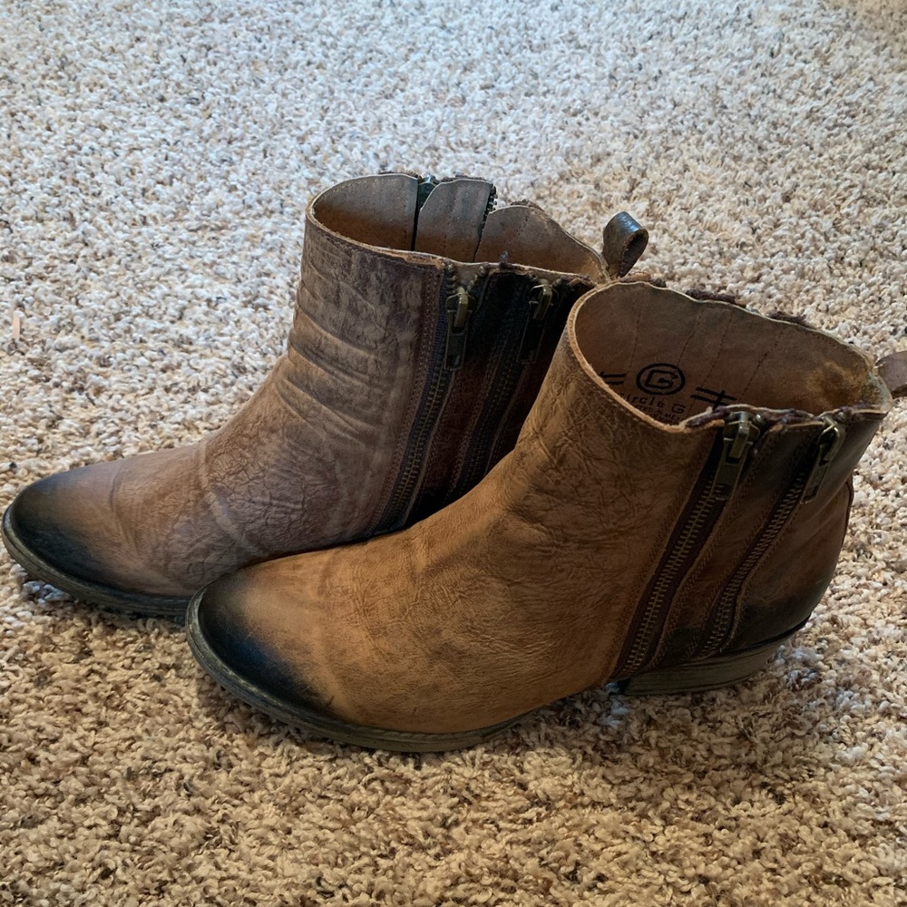 Circle G Burnished Double Zipper Booties